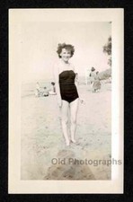 BEACH WOMAN SEXY SWIMSUIT CURLY WILD HAIR OLD/VINTAGE PHOTO- B231 picture