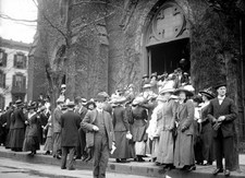 Crowd outside All Souls Unitarian Church Washington DC Circa 1911 Old Photo picture