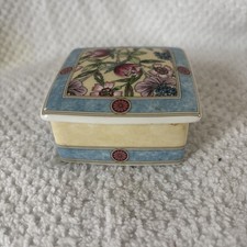 VTG 1995 WEDGEWOOD BONE CHINA (SARAH) SQUARE FLORAL TRINKET BOX WITH LID picture