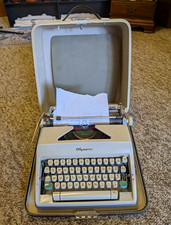 PRIVATE LISTING 1967 Olympia SM8 DeLuxe German Manual Typewriter w/Hard Case picture