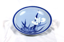 Hirado Plate / Mikawachi ware / Porcelain with Iris flower Japan Meiji / Antique picture