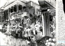 LD278 1970 AP Wire Photo KREWE OF VENUS PARADE FLOAT NEW ORLEANS MARDI GRAS picture