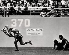 11X14 PHOTO RICK MONDAY CUBS OUTFIELDER SAVES THE FLAG @ DODGER STADIUM (EP-900) picture
