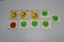 CHARLIE BROWN & SNOOPY VINTAGE ANTIQUE PINBACK BUTTONS - LOT OF 9 (PB#451) picture