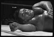 Photo:TV Wrestling 1950s Wrestler in Ring Close Up Black and White picture