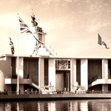 Vintage 1939 RPPC British Pavillion On Lagoon Of Nations Postcard NYWF picture