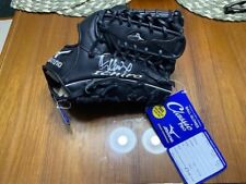 Ichiro autographed glove. picture