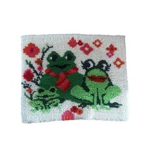 Vintage 1970s Frog Latch Hook Wall Hanging 28x23 Folk Art Floral NWOT picture