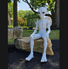 The Traveler 3ft tall Alien perfect for mancave , gameroom,business,Halloween picture