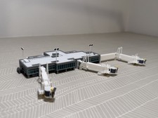 1:400 Regional Model Airport Terminal w Functional Jetbridges (3) picture