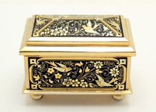 VINTAGE DAMASCENE GOLD DOVE & FLOWERS FOOTED TRINKET / JEWELRY BOX TOLEDO SPAIN picture