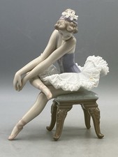 Lladro Opening Night Seated Ballerina Porcelain Figurine 5498 Made in Spain Flaw picture