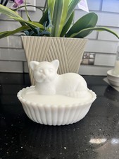Beautiful Vintage Westmoreland White Milk Glass Cat on a Ribbed Base picture