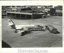 1969 Press Photo Air Force Two inside security area - nox03297 picture