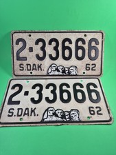 MATCHING PAIR 1962 SOUTH DAKOTA LICENSE PLATES - EXPIRED MOUNT RUSHMORE 2-33666 picture