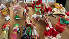lot of 19 Christmas ornaments from 1950s-1960s, porcelain, glass, wood, fabric picture