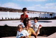 Queen Alia al Hussein of Jordan Queen consort of Jordan her family - Old Photo picture