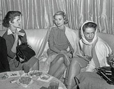 Actress Grace Kelly interviewed by United Press staff reporter Li- 1956 Photo picture