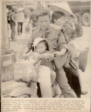 LD343 1975 AP Wire Photo HUE FATHER IN ARMOR VEST FLEES VIETNAM WAR WITH FAMILY picture