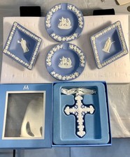 LARGE WEDGEWOOD LOT. 5 ITEMS Lot# A54 picture