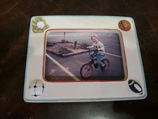 VINTAGE 3-D SPORTS RELATED CERAMIC PICTURE FRAME FOR 3.5
