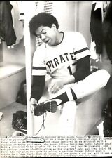 LG968 1972 AP Wire Photo DOCK ELLIS DRESSES AFTER BEING MACED PITTSBURGH PIRATES picture