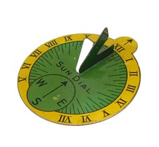 1939 CRACKER JACK PRIZE ~ SUN DIAL GREEN AND YELLOW TIN LITHO SUNDIAL picture