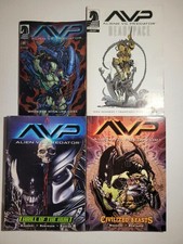 AVP Aliens Vs. Predator - 4 Mini Comic Lot picture