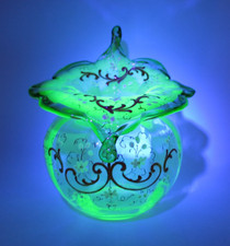 VTG VICTORIAN BOHEMIAN GREEN GLASS UV GLOW ENAMELED JACK IN THE PULPIT VASE FALL picture