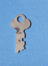 Flat vtg machine padlock KEY, SLAYMAKER Lancaster PA USA ZJ6, 1 7/8