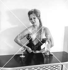 VERY RARE Vintage 1960s 2.25 b/w Negative Art Busty Woman Suzanne Baxter 3 picture