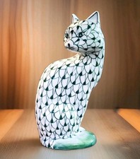 RARE FIND- VNTG. Andrea By Sadek Green Fishnet Porcelain Cat Statue Handpainted picture
