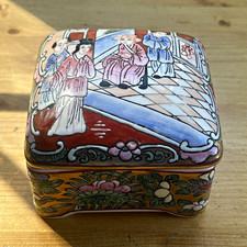 Vintage Famille Rose Porcelain Trinket Box Hand Painted in Macau Chinese 4.5