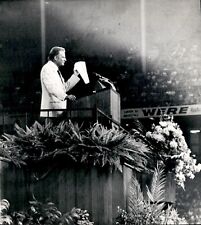 LD351 AP Wire Photo EVANGELIST DR BILLY GRAHAM SWEAT TOWEL @ CLEVELAND CRUSADE picture