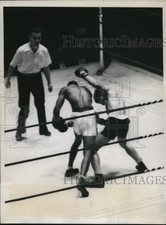 1936 Press Photo Abner Powells vs Nate Wright in Golden Gloves boxing in NYC picture