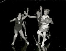 GA104 Original Photo WOMENS BASKETBALL ATHLETES Game Action Blocking Shot Scene picture