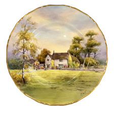 Mint Royal Worcester 1940 Sulgrave Manor 10 5/8