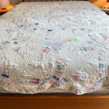 Vintage Handmade Double Wedding Ring Quilt Scrappy Patchwork Scalloped 63x74 picture