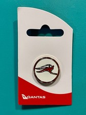 QANTAS AIRWAYS VINTAGE LOGO PIN picture