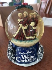 AVON 2000 Irving Berlins WHITE CHRISTMAS Bing CROSBY Musical Snow Globe picture