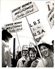 LG62 1964 Original M. Mauney Photo UNION WOMEN OF N.C. WELCOME LADY BIRD JOHNSON picture