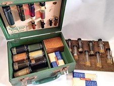 RARE QUAKER STATE MOTOR OIL SALESMAN SAMPLE BOX & ASSORTED BOTTLES SEE PICTURES picture