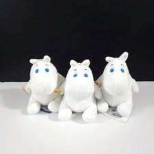 Round 1 x Moomin holding a flower 6