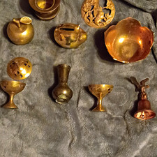 Vintage Brass Decor Lot Bowls/Dishes Mini Vase Candlesticks Eagle Bell Coin Bank picture