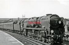PHOTO  SR MERCHANT NAVY LOCO 35028 CLAN LINE 1966 AT CLAPHAM JUNCTION UP SPECIAL picture