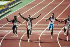 Carl Lewis USA runs a World Record time of 986 seconds to win the - Old Photo picture