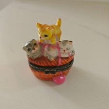 Vintage Style Porcelain Kitten Cat Trinket Box Hinged Basket with Yarn Accessory picture