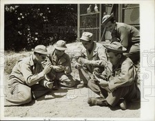 1949 Press Photo United States Army soldiers playing cards near pigeon loft picture