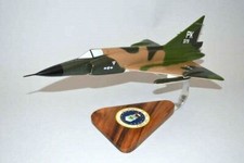 USAF Convair F-102 Delta Dagger Vietnam War Desk Display Model 1/48 SC Airplane picture