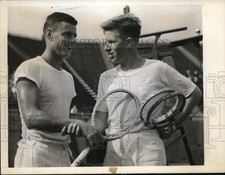 1942 Press Photo Lt Russell Bobbitt & Ted Schroeder at National Amateur tennis picture